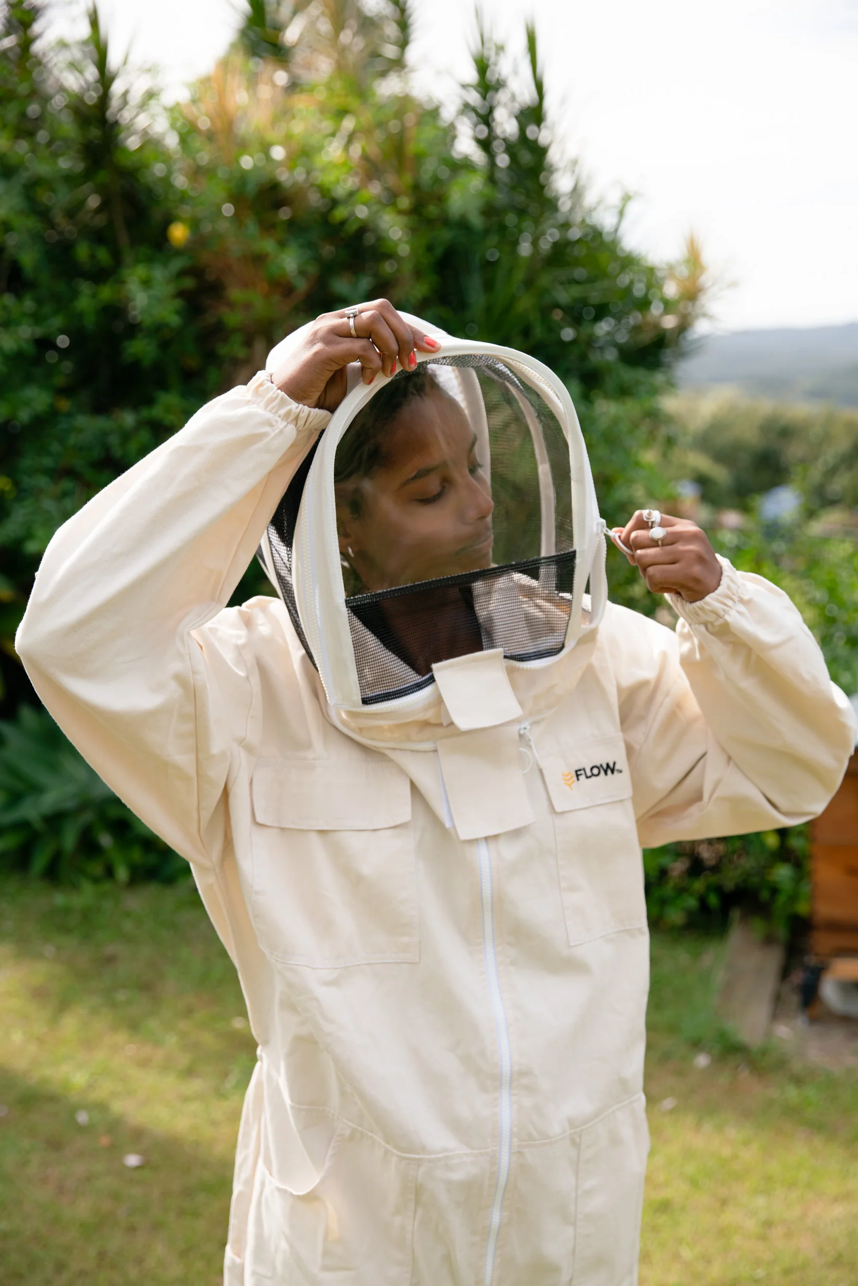 Flow Bee Suit Hood – Clear View - Image 10